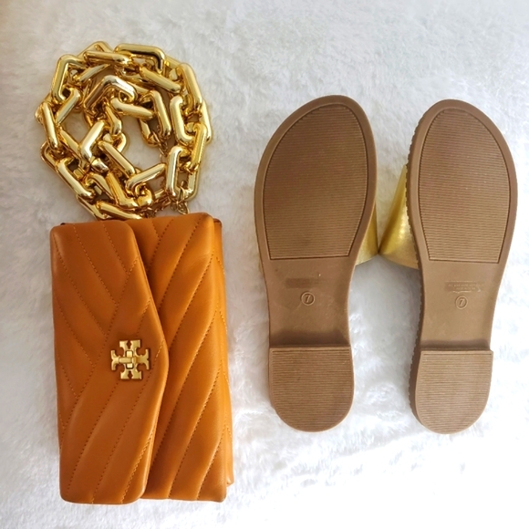 🚫SOLD🚫Gold Bonnibel Sandals - Picture 4 of 5